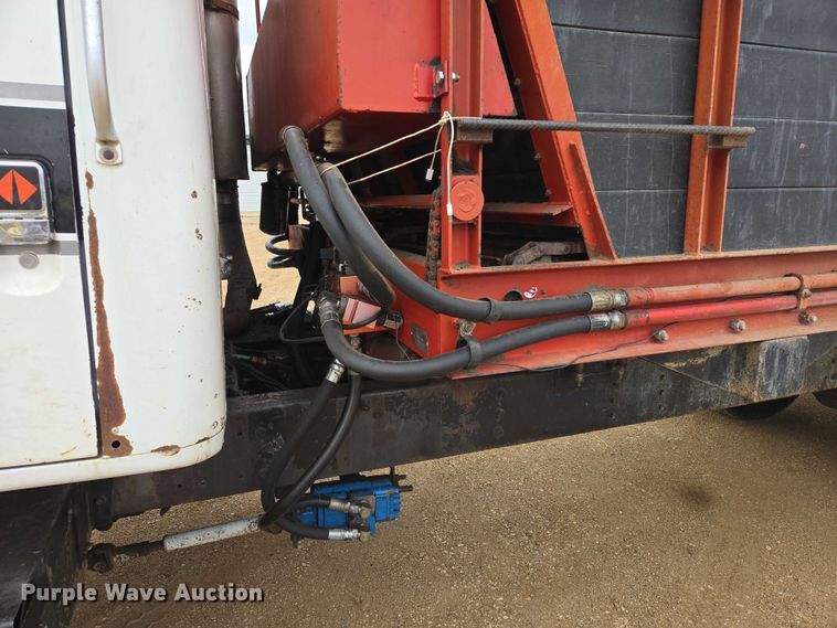 image for item ER1525 1991 International 8200 manure spreader truck