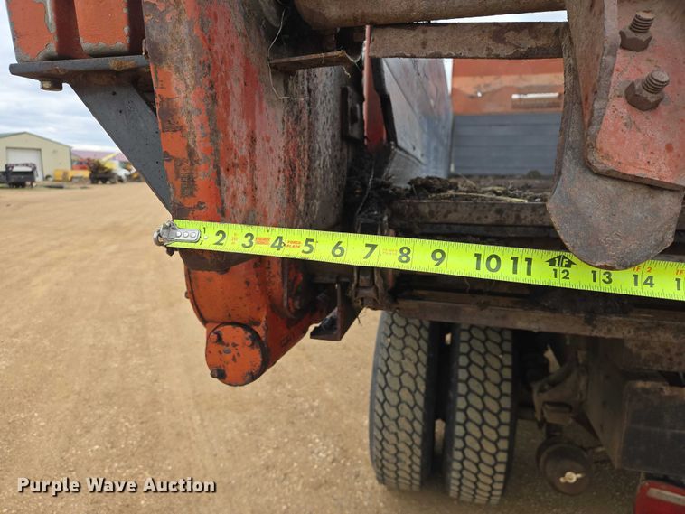 image for item ER1525 1991 International 8200 manure spreader truck