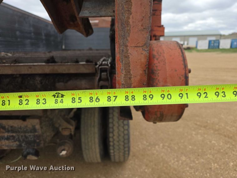 image for item ER1525 1991 International 8200 manure spreader truck