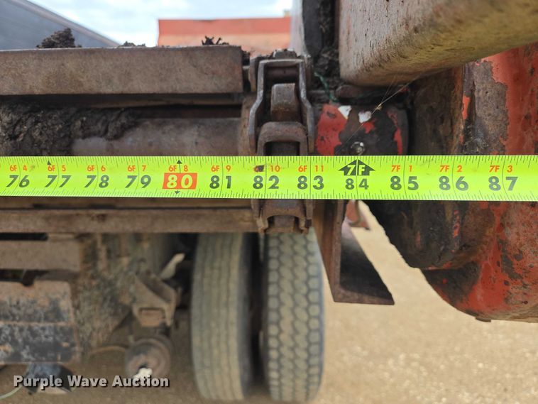 image for item ER1525 1991 International 8200 manure spreader truck