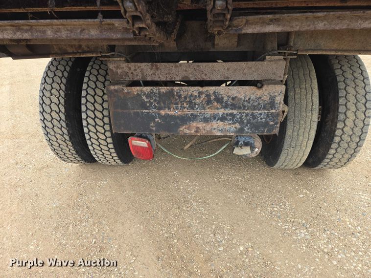 image for item ER1525 1991 International 8200 manure spreader truck
