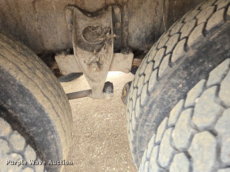 image for item ER1525 1991 International 8200 manure spreader truck