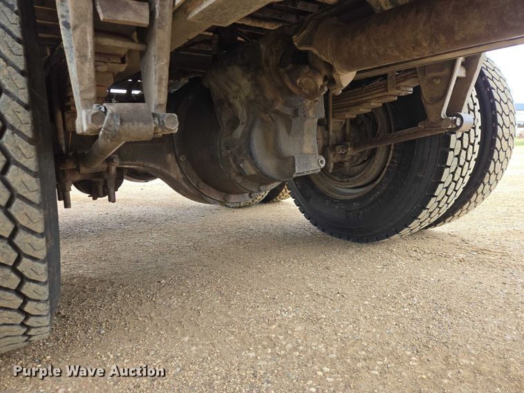 image for item ER1525 1991 International 8200 manure spreader truck