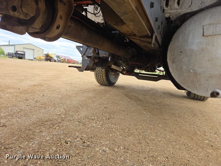 image for item ER1525 1991 International 8200 manure spreader truck