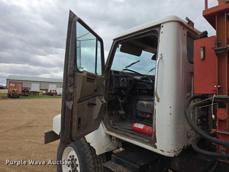 image for item ER1525 1991 International 8200 manure spreader truck