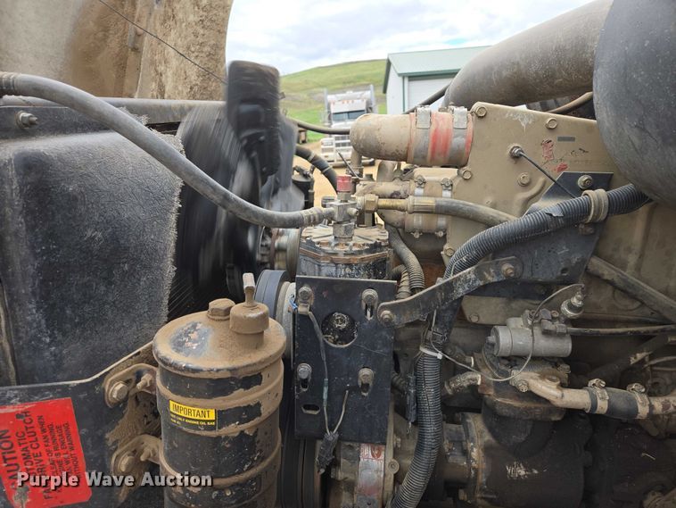 image for item ER1525 1991 International 8200 manure spreader truck