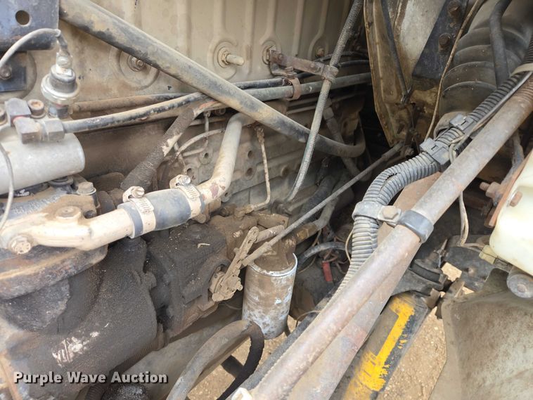 image for item ER1525 1991 International 8200 manure spreader truck
