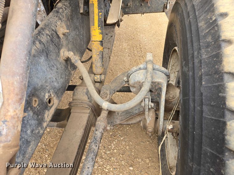 image for item ER1525 1991 International 8200 manure spreader truck