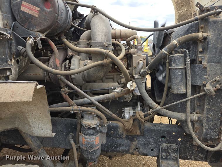 image for item ER1525 1991 International 8200 manure spreader truck