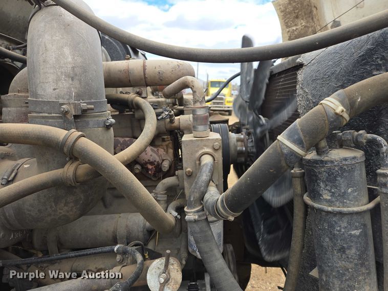 image for item ER1525 1991 International 8200 manure spreader truck