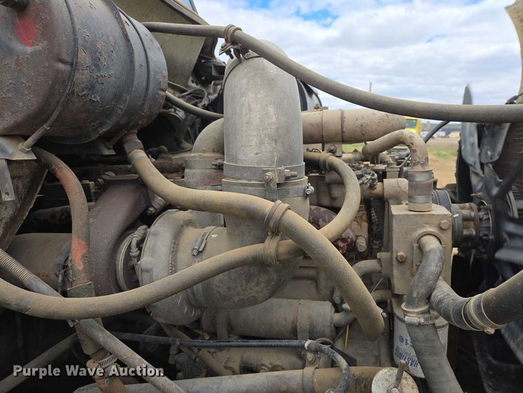 image for item ER1525 1991 International 8200 manure spreader truck
