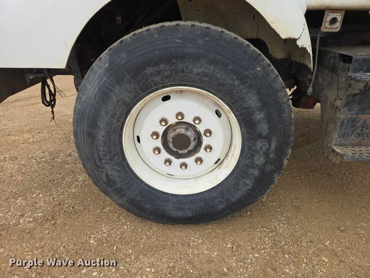 image for item ER1525 1991 International 8200 manure spreader truck