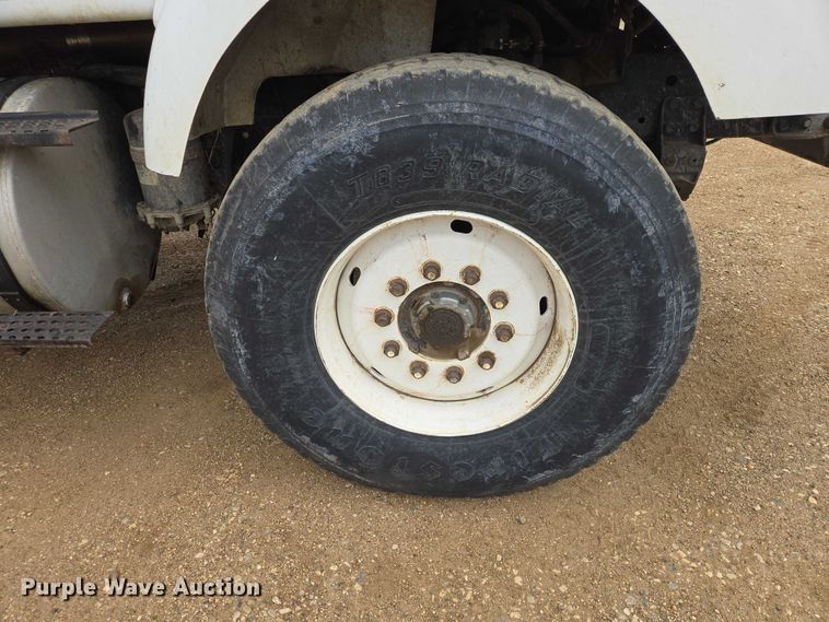 image for item ER1525 1991 International 8200 manure spreader truck
