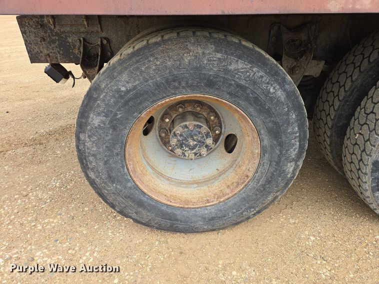 image for item ER1525 1991 International 8200 manure spreader truck