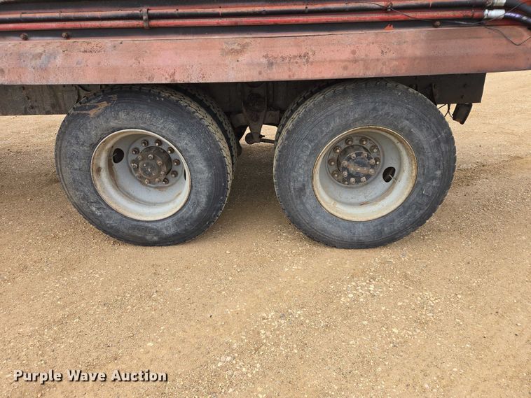 image for item ER1525 1991 International 8200 manure spreader truck