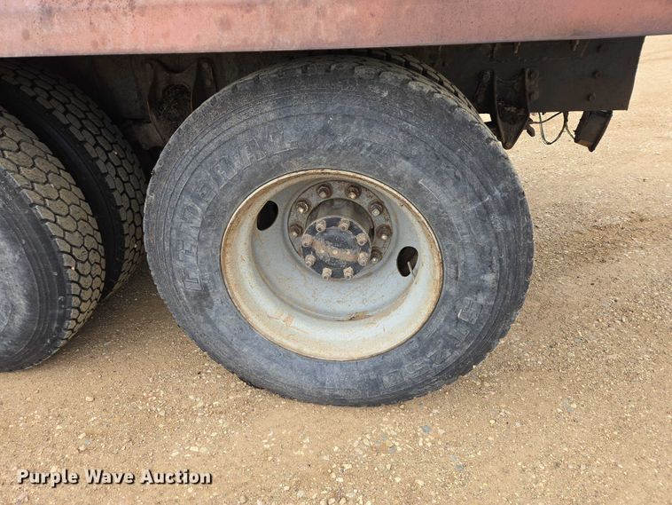 image for item ER1525 1991 International 8200 manure spreader truck