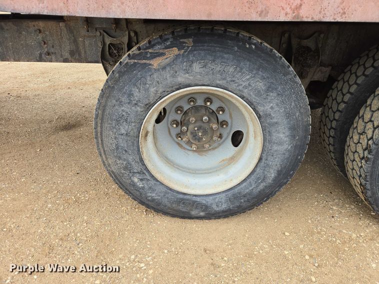 image for item ER1525 1991 International 8200 manure spreader truck