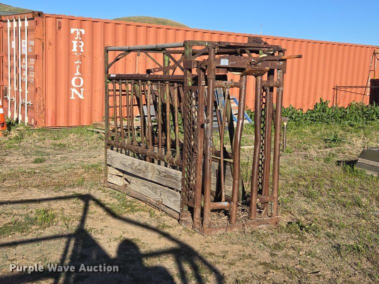 image for item ER1539 KW Manufacturing HG-3 squeeze chute