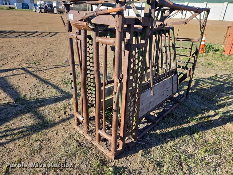 image for item ER1539 KW Manufacturing HG-3 squeeze chute