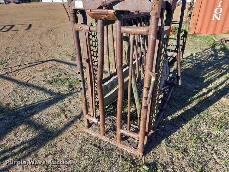 image for item ER1539 KW Manufacturing HG-3 squeeze chute