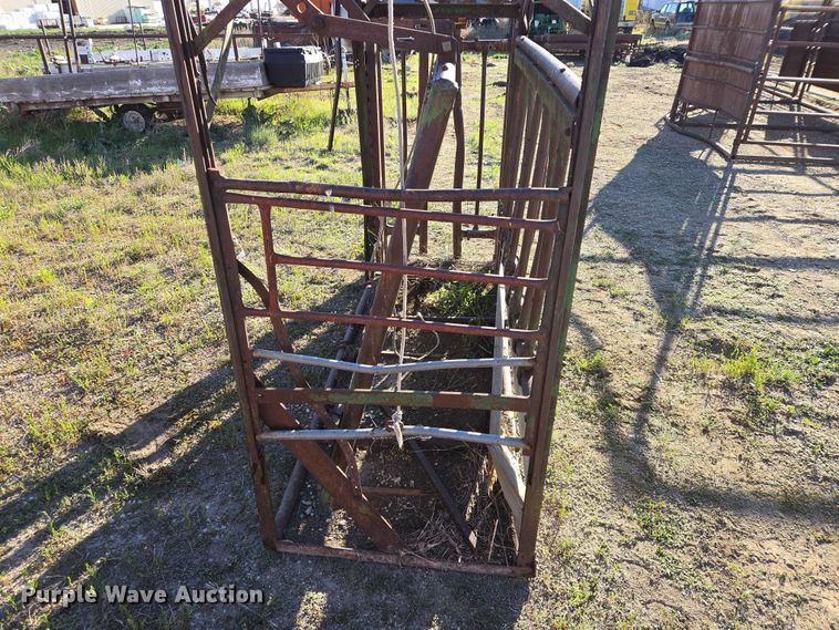 image for item ER1539 KW Manufacturing HG-3 squeeze chute