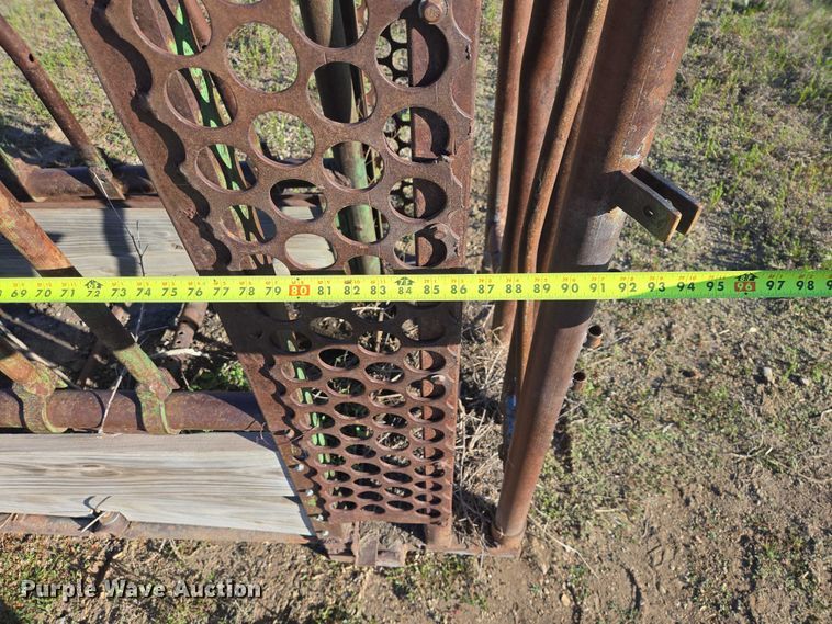 image for item ER1539 KW Manufacturing HG-3 squeeze chute