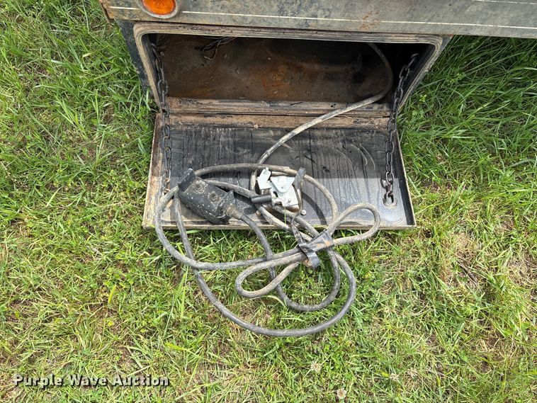 image for item ES8984 Butler hydraulic bale bed