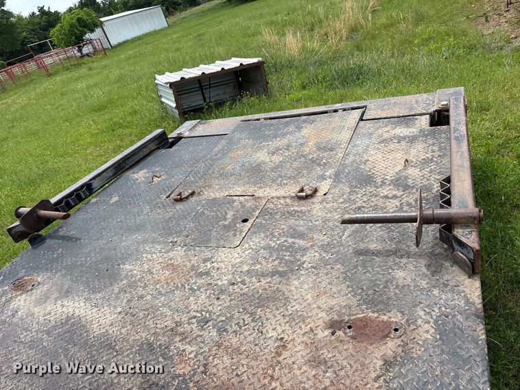 image for item ES8984 Butler hydraulic bale bed