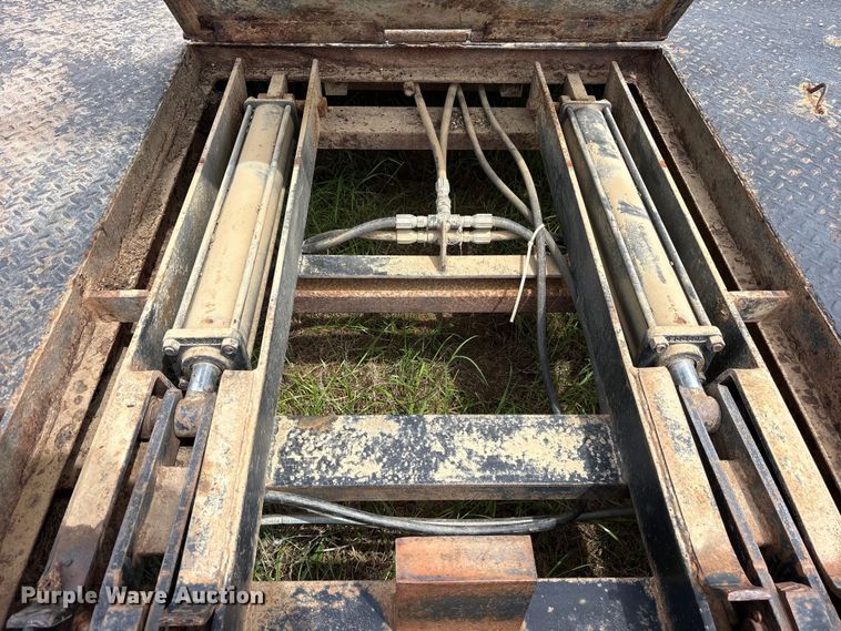 image for item ES8984 Butler hydraulic bale bed