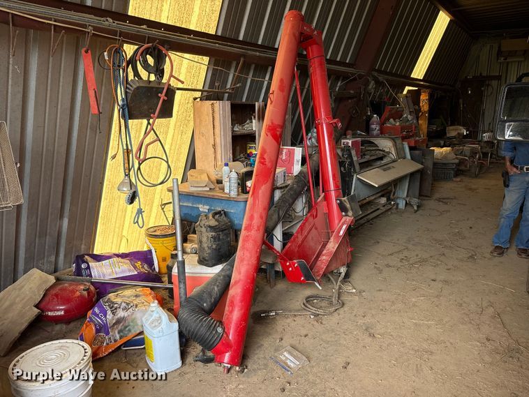 image for item ES8985 Wheatheart DF614 tailgate mounted grain auger
