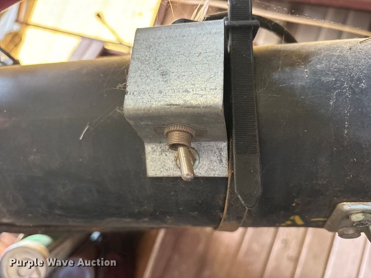 image for item ES8985 Wheatheart DF614 tailgate mounted grain auger
