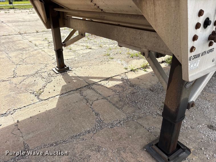 image for item ET2056 2016 Wilson DWH-500 grain trailer