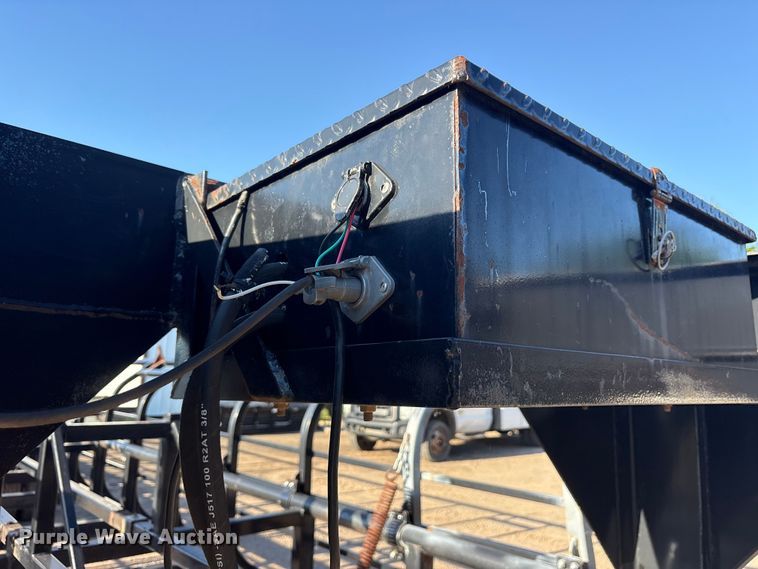 image for item ET2078 Industrias America 20X4 hay bale trailer