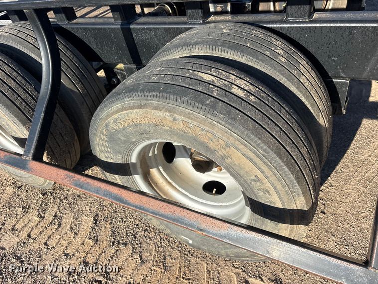 image for item ET2078 Industrias America 20X4 hay bale trailer
