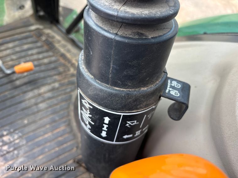 image for item ET2093 2014 John Deere 6115D MFWD tractor