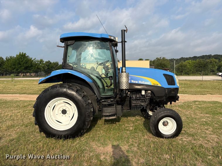 image for item EU5596 2004 New Holland TS125A tractor