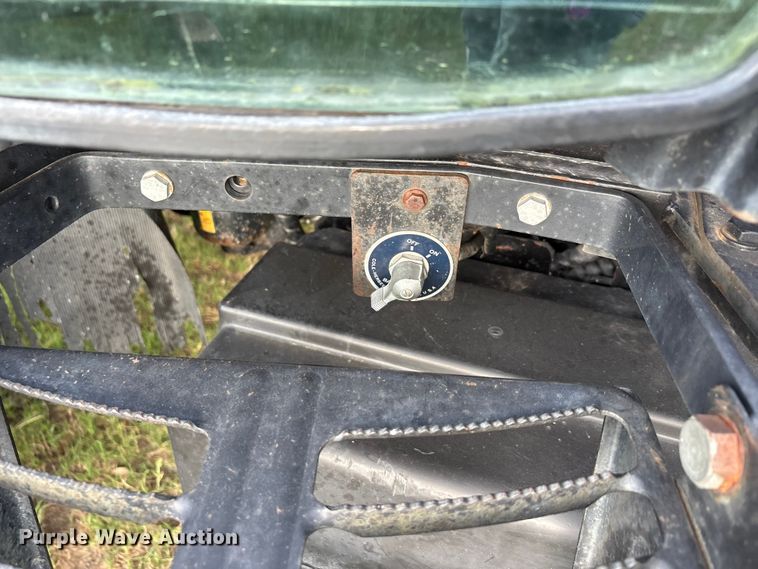 image for item EU5596 2004 New Holland TS125A tractor