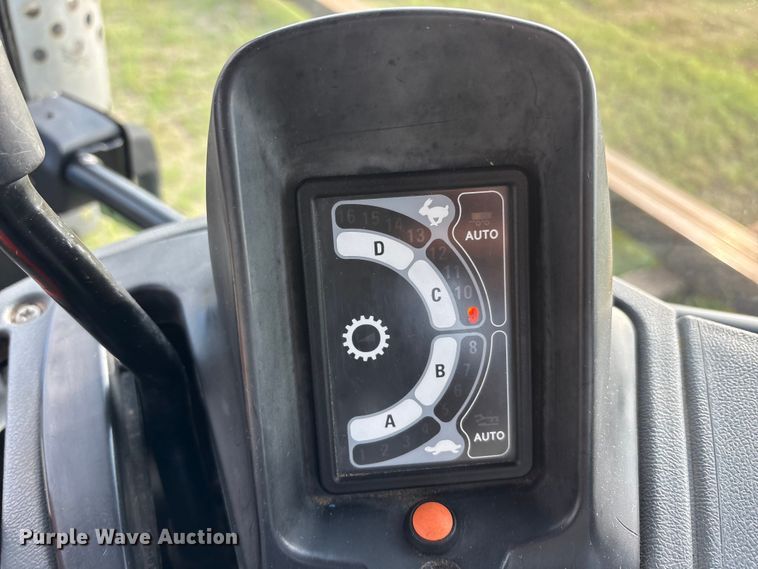 image for item EU5596 2004 New Holland TS125A tractor