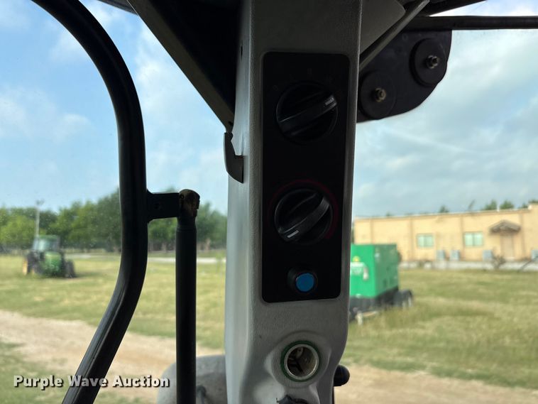 image for item EU5596 2004 New Holland TS125A tractor