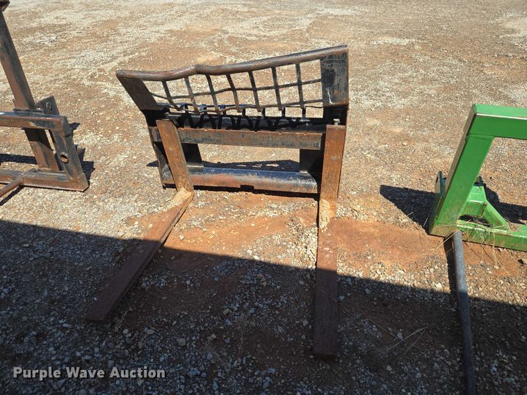 image for item EW0129 Caterpillar skid steer forks