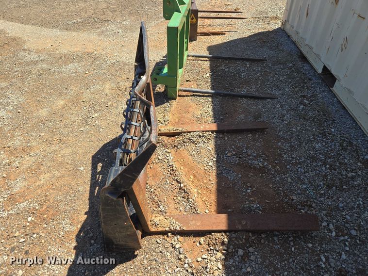 image for item EW0129 Caterpillar skid steer forks