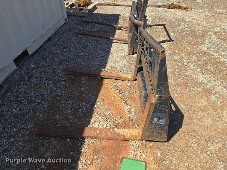 image for item EW0129 Caterpillar skid steer forks