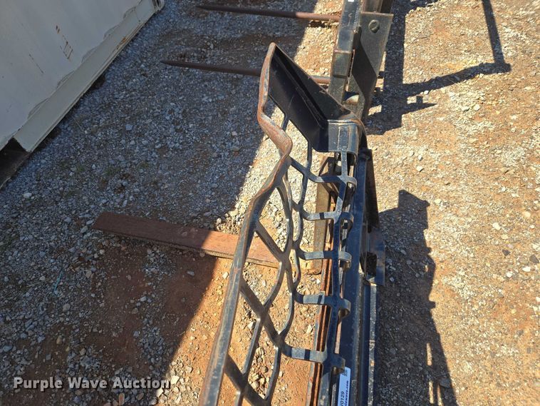 image for item EW0129 Caterpillar skid steer forks