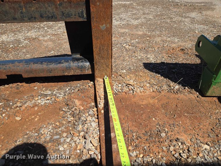 image for item EW0129 Caterpillar skid steer forks
