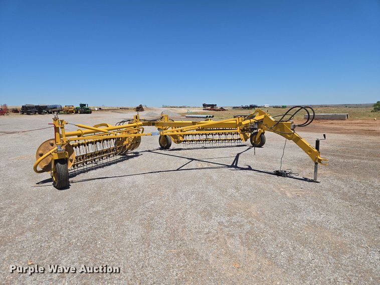 image for item EW0135 2023 Vermeer R2300 hay rake