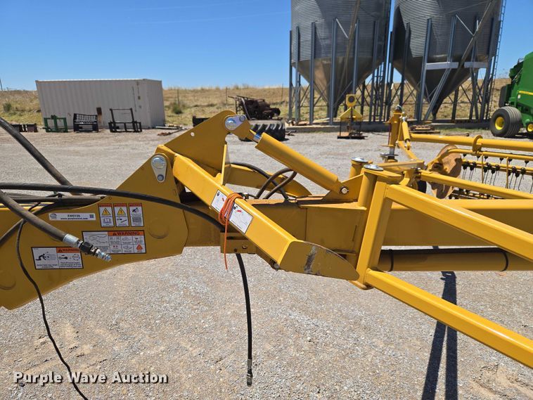 image for item EW0135 2023 Vermeer R2300 hay rake
