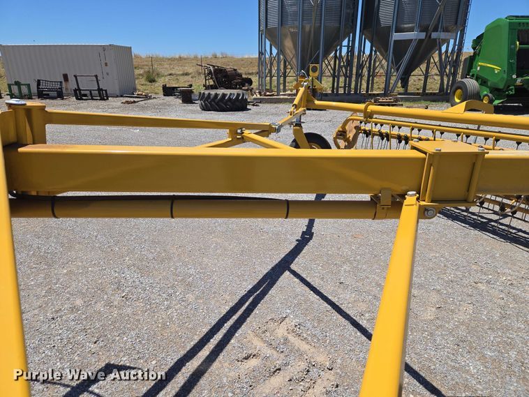 image for item EW0135 2023 Vermeer R2300 hay rake