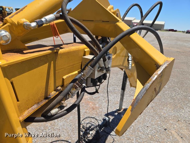image for item EW0135 2023 Vermeer R2300 hay rake