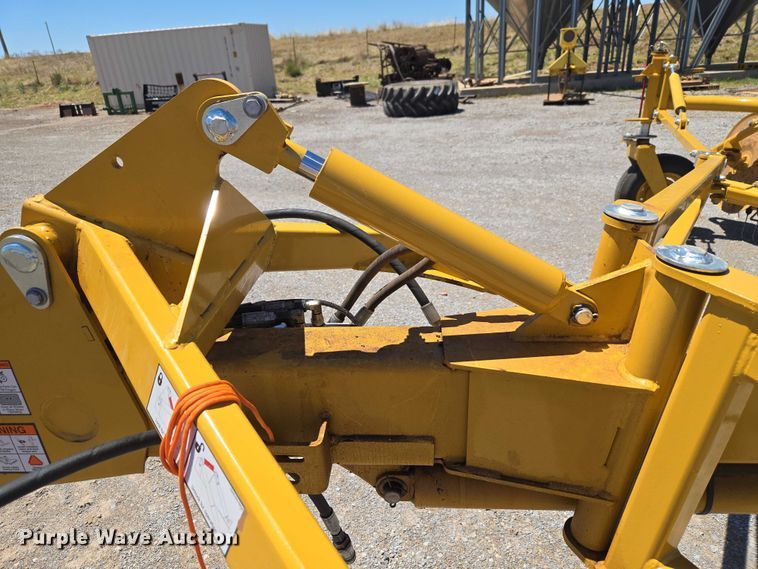 image for item EW0135 2023 Vermeer R2300 hay rake