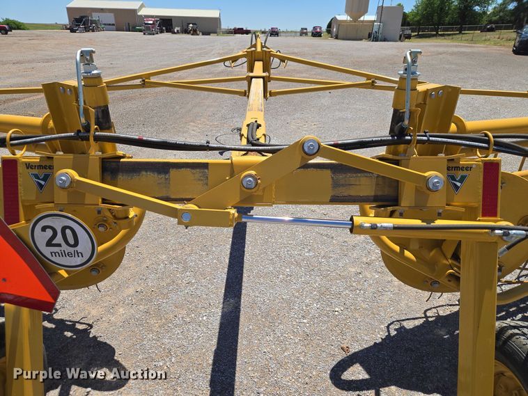 image for item EW0135 2023 Vermeer R2300 hay rake